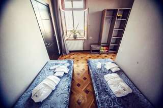 Гостевой дом Hillside Sighnaghi Сигнахи Двухместный номер с 2 отдельными кроватями и ванной комнатой-5